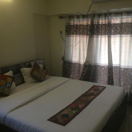 Poonam Hieghts Bed and Breakfast Mumbai Exteriör bild