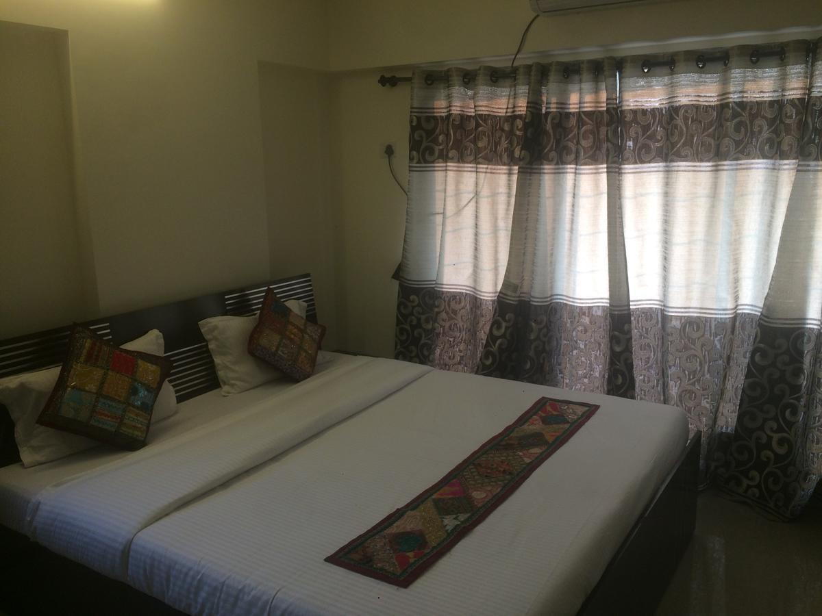 Poonam Hieghts Bed and Breakfast Mumbai Exteriör bild