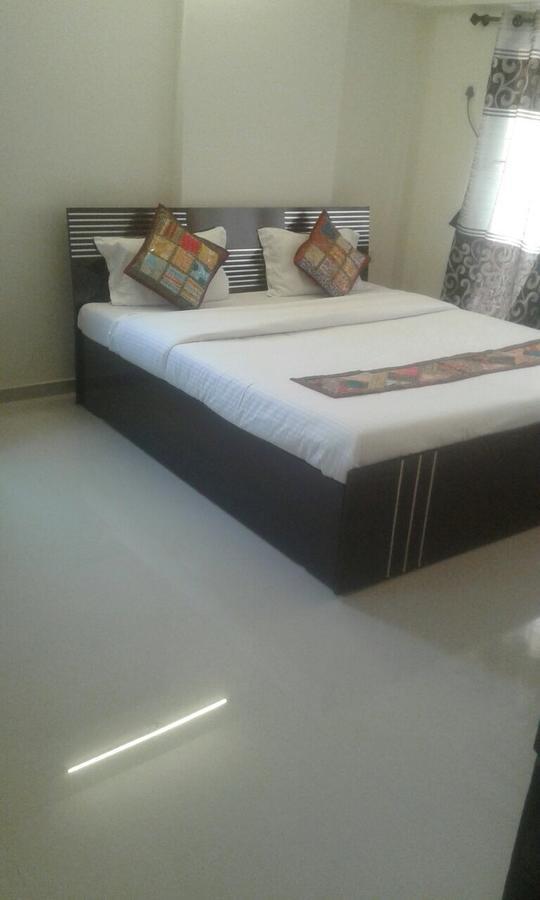 Poonam Hieghts Bed and Breakfast Mumbai Exteriör bild