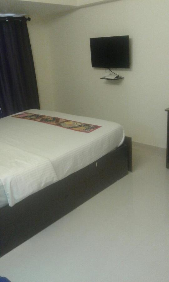 Poonam Hieghts Bed and Breakfast Mumbai Exteriör bild