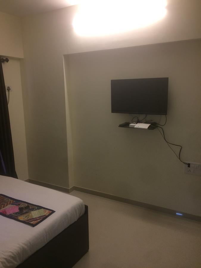 Poonam Hieghts Bed and Breakfast Mumbai Exteriör bild