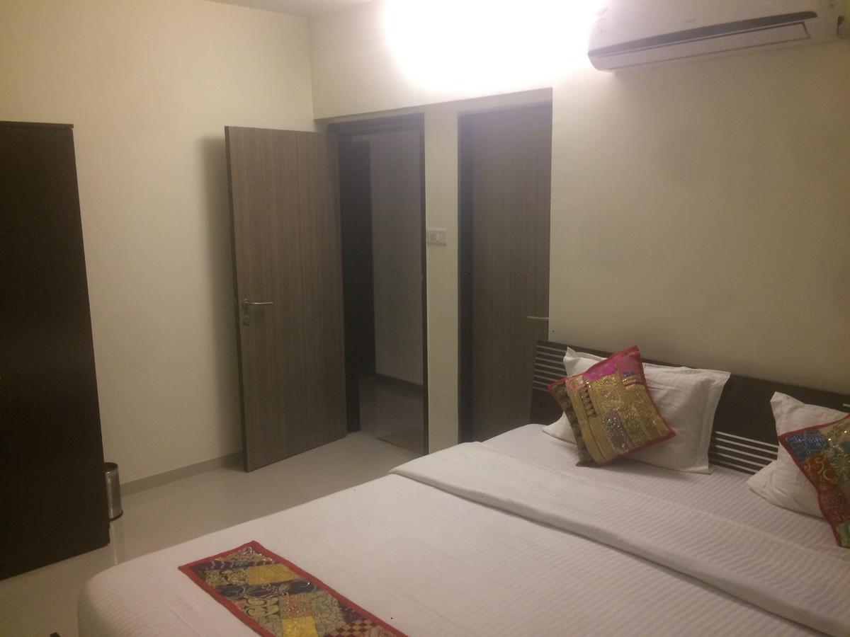 Poonam Hieghts Bed and Breakfast Mumbai Exteriör bild