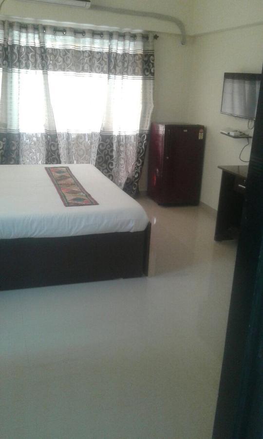 Poonam Hieghts Bed and Breakfast Mumbai Exteriör bild