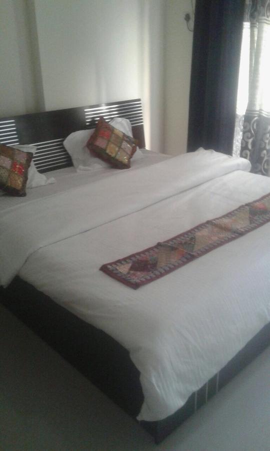 Poonam Hieghts Bed and Breakfast Mumbai Exteriör bild