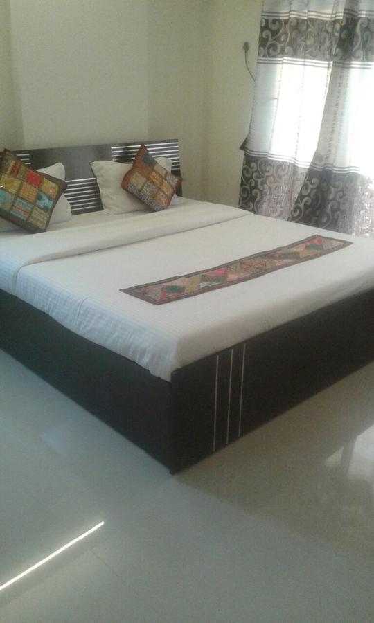 Poonam Hieghts Bed and Breakfast Mumbai Exteriör bild